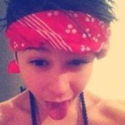 please follow me 
my target: to get bars and melody to follow me 
@barsandmelody