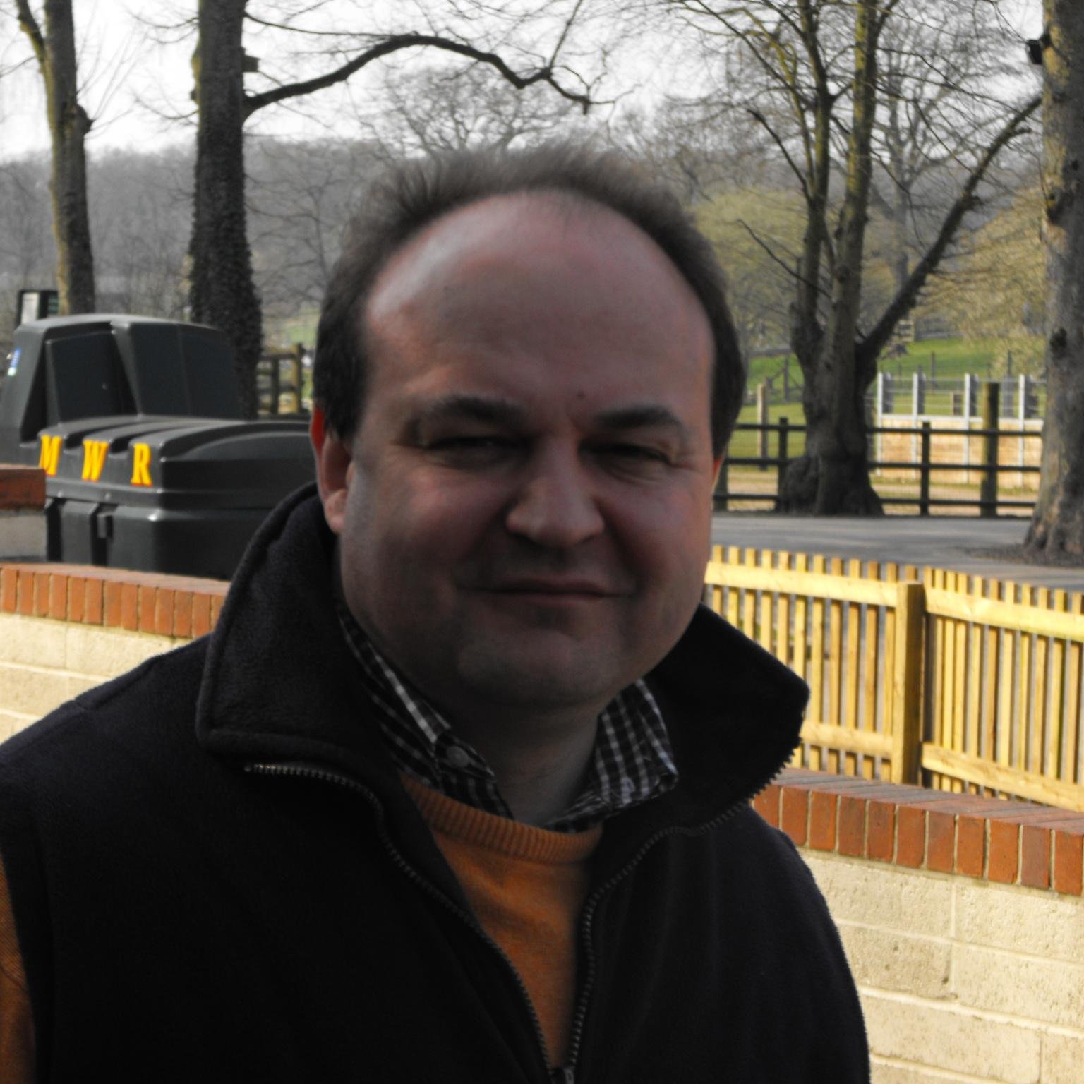Wine enthusiast, Father to 3, Sports Fan, trying to Cook! Loves Music. WSET 3 taking DipWSET