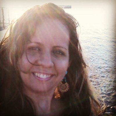 Geógrafa: Amante da vida, da natureza, do mundo,do belo, em fim, do poder de Deus!