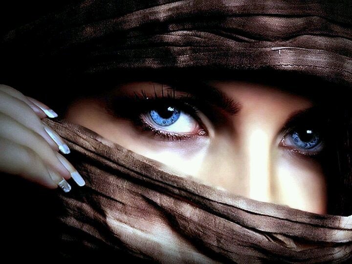 عاشقة تراب مصرمعجونة بمية نيلها.بآخد حقى بالزوء أوبالعافية.تويتاتى ممكن تعبر عنك.لكن اكيد هى عصارة حياتى