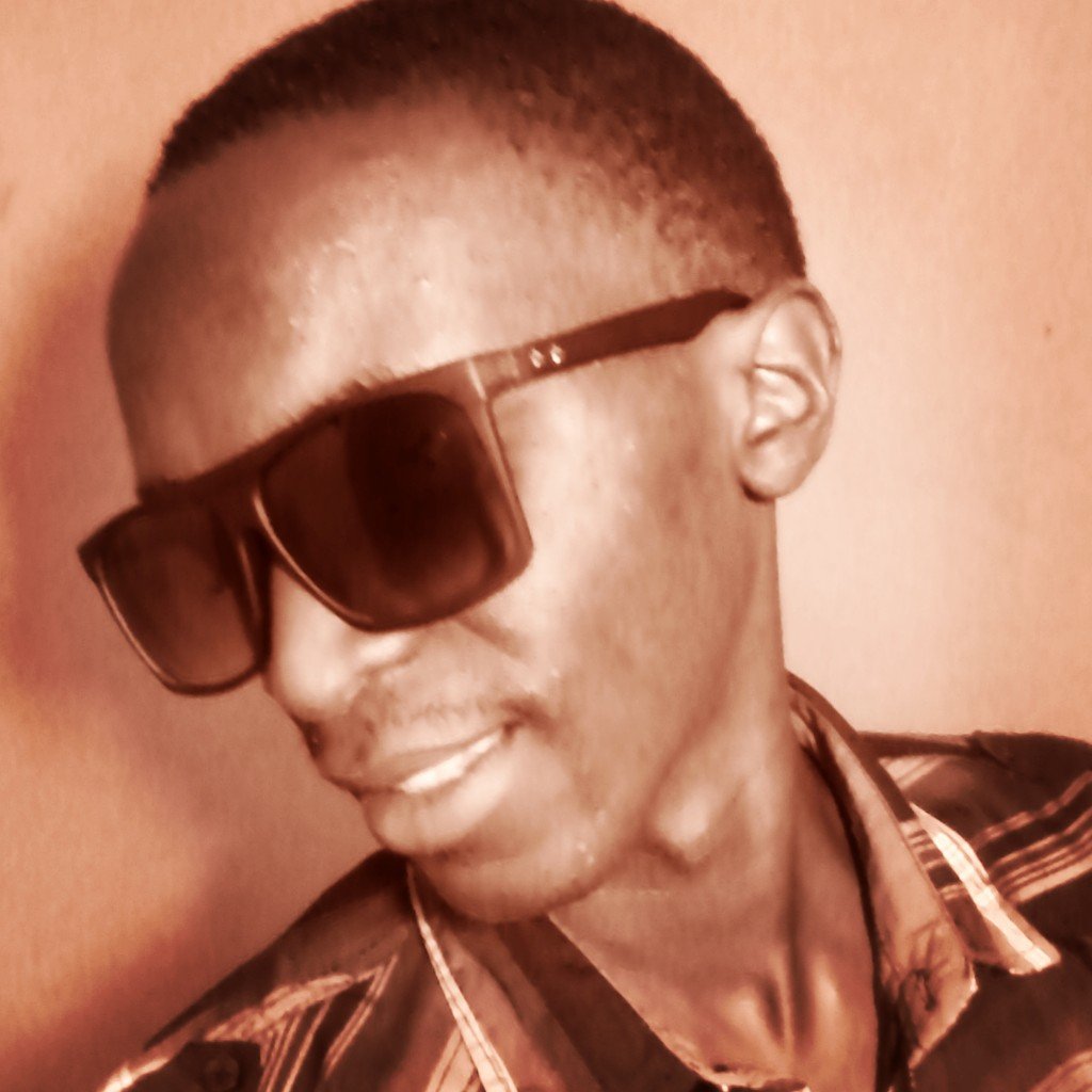 Journalist| Photojournalist |Editorial Researcher| Upcoming Tycoon 
#TRANCE is my soul food 

Inspired by @BarackObama @2Pac