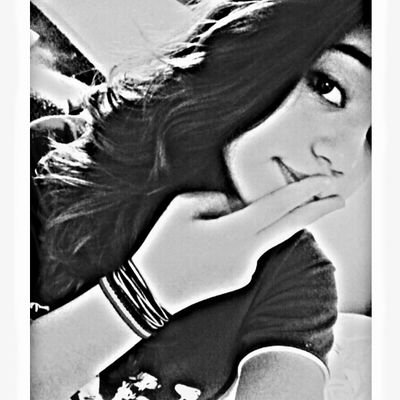-13 anos// Deus☝ // Viver é não ter vergonha de ser
feliz.
