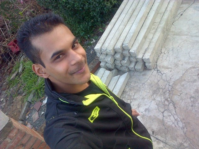Cool fun loving guy I like meeting fun and loving people everyone follow me love making new twitter buddies