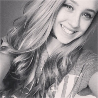 I love my bestfriends millions.Skateboarding,netball,green tea, music=life
