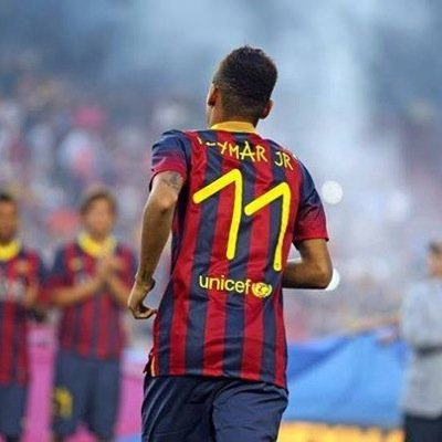 Tengo muchas ganas de influir en los demas de una manera positiva. Mi mensaje es que puedes haser cualquier cosa si tu estas centrado solo para esto By;(J,B)