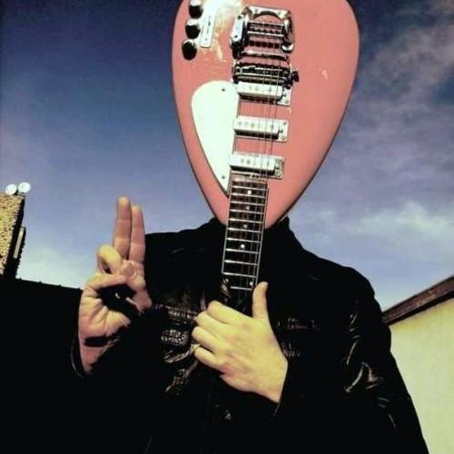 Guitariste homo numericus.
Admin du site guitarmood.fr 
La guitare sans le conservatoire!