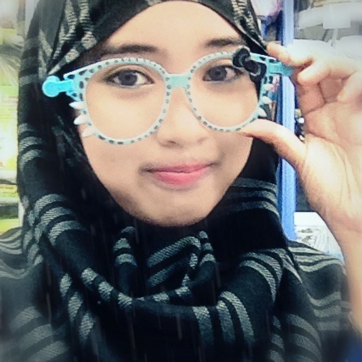 Student in University of Cokroaminoto | Pink & Blue | Friendly | Leo girl