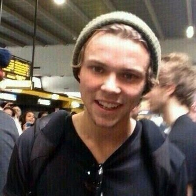 shouldermuscles's profile picture. saved by @paenoie