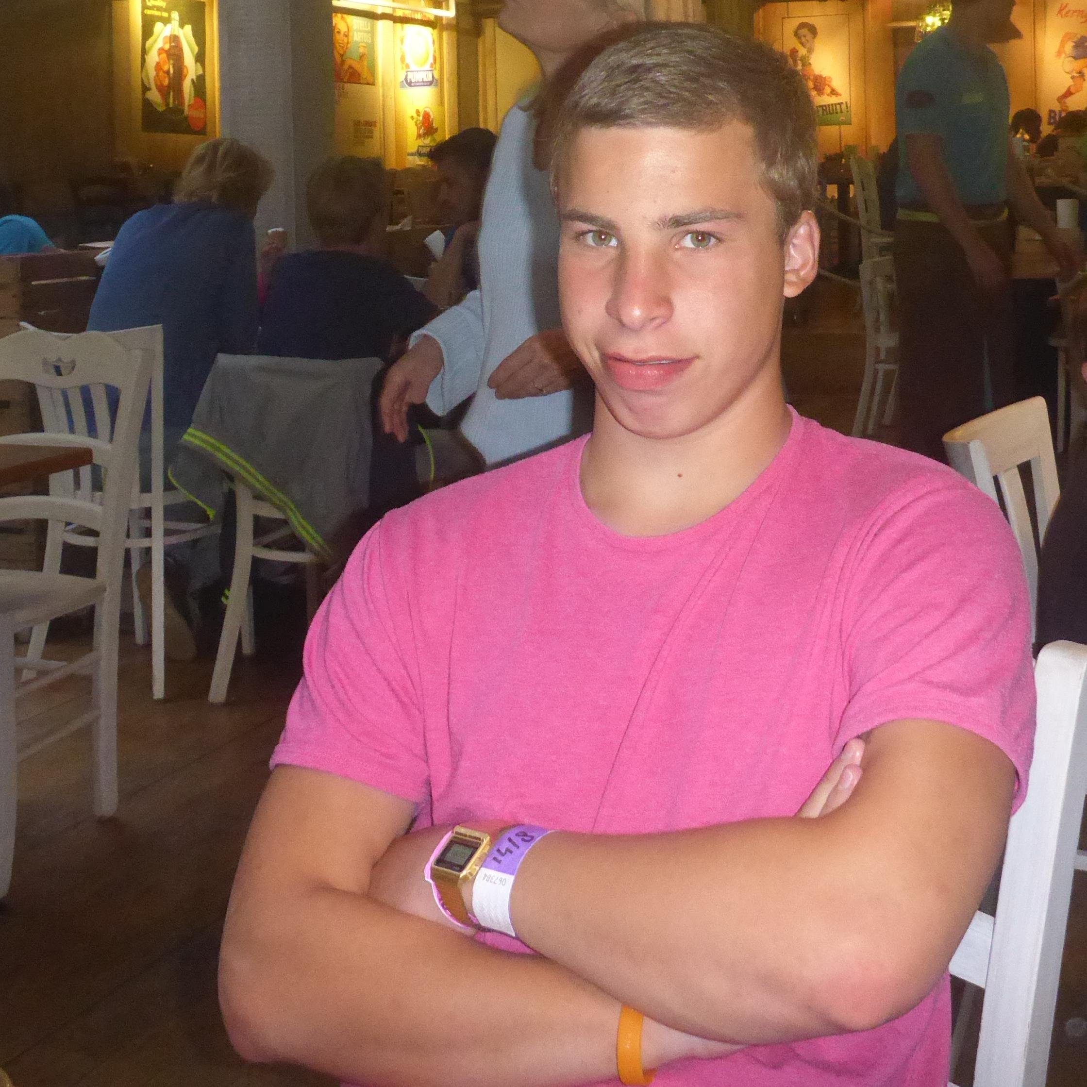 RowanDen's profile picture. 