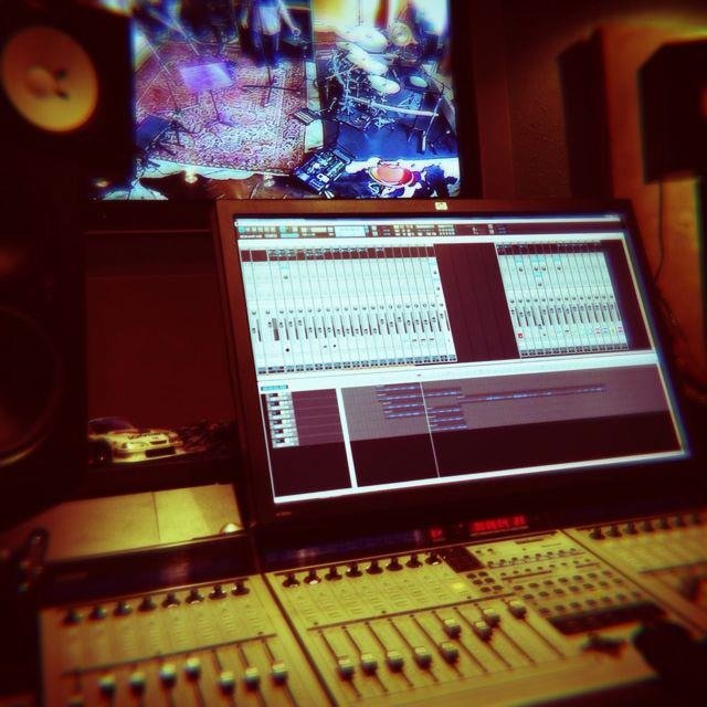HomeToneRec's profile picture. 