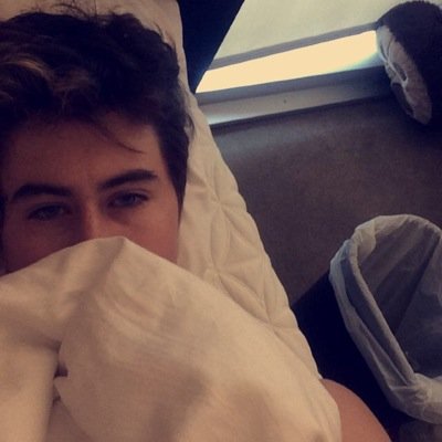 Go follow @JoakimFyhr , he's doing dm sprees to 6/12 !