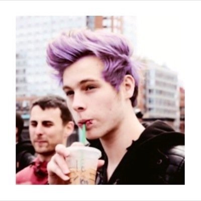 https://t.co/mrwuL3zPaY || follow @lukehxl bc i give you a free follow