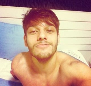 Um dia em um show ele disse ''Nunca desista do seus sonhos'' desde então luto todos os dias pra chegar onde eu quero chega...