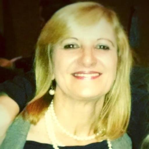 Pouca coisa é necessária para transformar inteiramente uma vida: amor no coração e sorriso nos lábios.