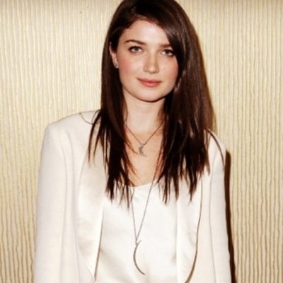 This is NOT Eve Hewson.. We simply love her.. Follow for all things Eve.. Followed by @Antwon_tanner from One Tree Hill