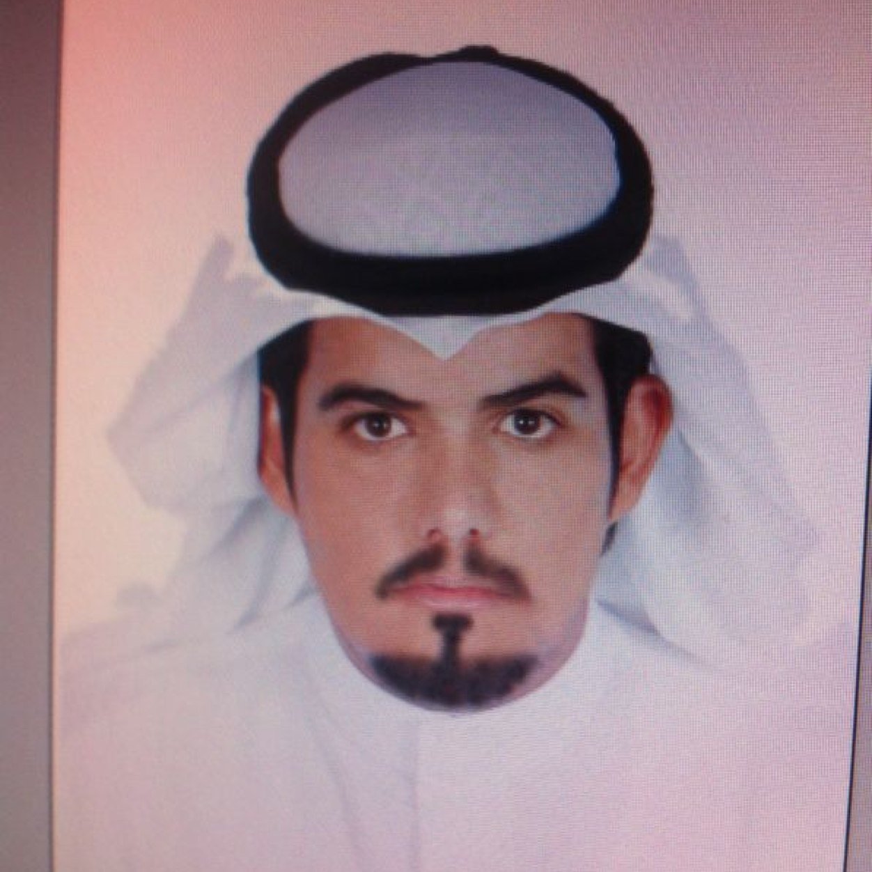 ضاقتبي افجوج الديار الوسيعه ونا منول حاسبن مايجي اضيق من شان غرون حان وقت الوديعه نشف اعروق القلب ومدرج اريق بقلمي
