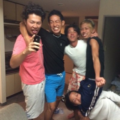 吉田亮介 写真見て 笑