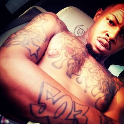 Ju_2Real's profile picture. R€@! @z De¥ kµm..at the top its jus me