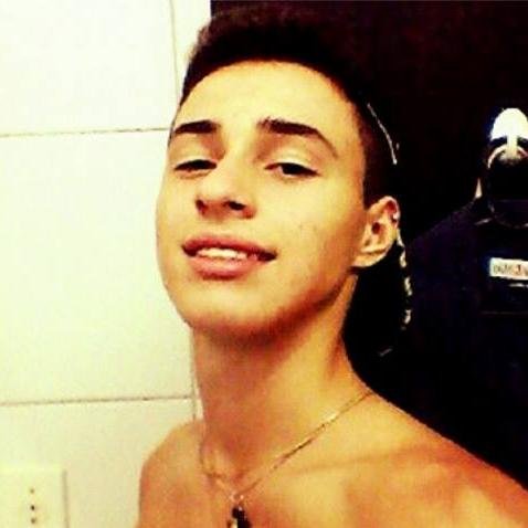 Enrico Frade, 15, publicitário na @woodlightdecks , dono da página Loucos por Skate e Skate and Destroy | Instagram: @enricofrade