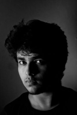 Filmmaker juggling between dilli and bombay, High on bollywood and modi ji (just to be safe)