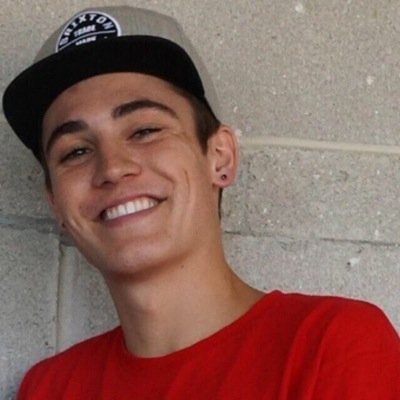Sammy is so hot that if i ever meet him imma have to wear sunscreen b cuz he will give me a sunburn.
