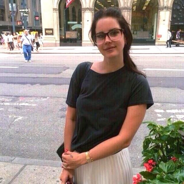this is just a voting account // go follow my main @blushinglana