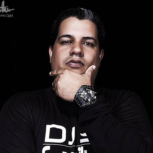 DJ OZZY DE VENEZUELA ,DJ DESDE 1995 , PRODUCTOR DESDE EL 2001 , VJ DESDE EL 2004 , LOCUTOR DESDE 2004. DUEÑO DE EVOLUCION COMICS DESDE 2011