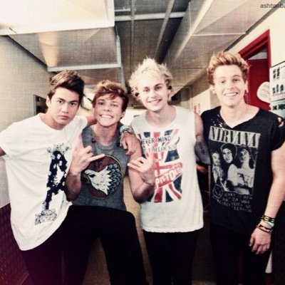 Please rt this link https://t.co/ffQYm4zYle free follow from @ImLegal5SOS