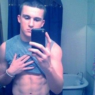 Straight acting gay lad. Live and work in Filey. Would like to make new friends so please feel free to chat