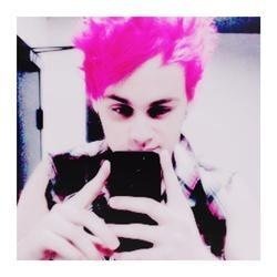 Follow @averypeth14 & tweet her a picture of your sunshine for a follow back !