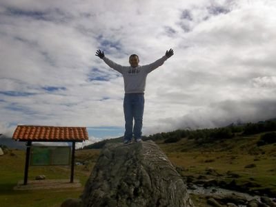 adhier's profile picture. Licenciado en Ciencias Sociales. Venezolano.Visca el Barca.