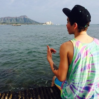 Follow @PlNKPOTTORFF please