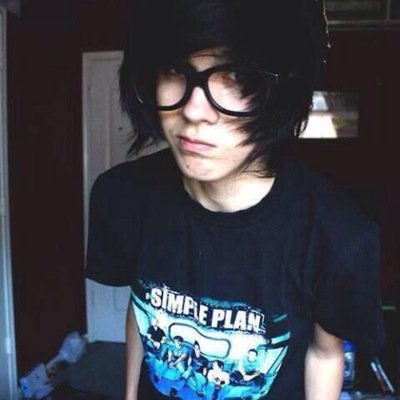 I'm Aaron, 16 and gay as fuck. Single pringle... hmu ❤️