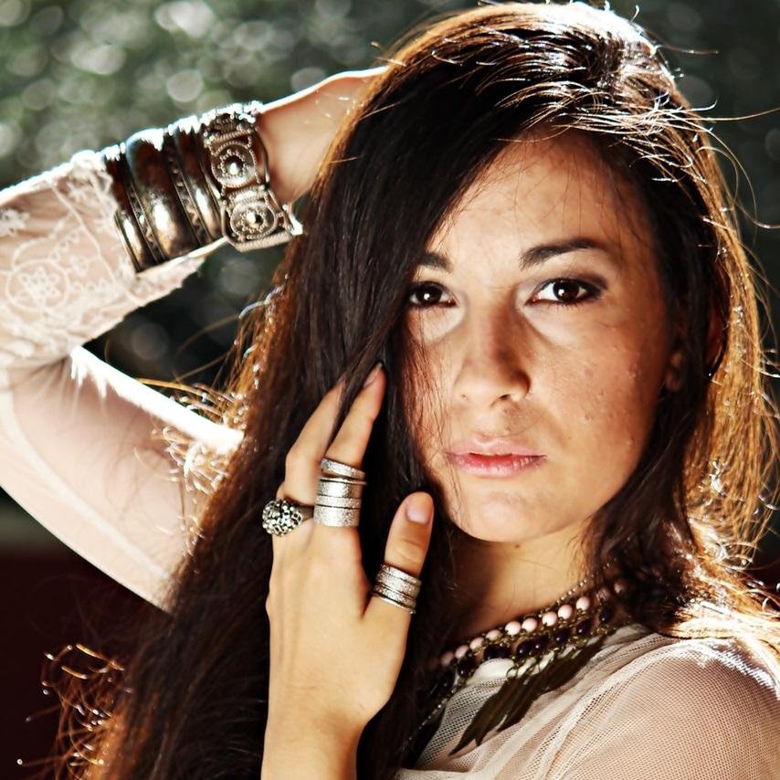Estudiante de Periodismo en la Universidad Complutense de Madrid. Una habitante mas de este incomprensible mundo... jaja imperfecta y consciente de ello =).