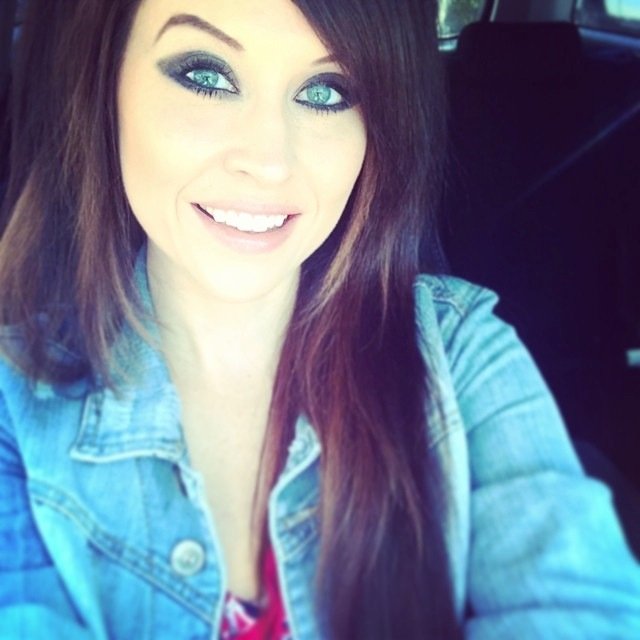 xoChloeBee's profile picture. 