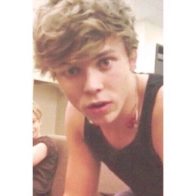 Follow @Lbudell fangirl 24/7 will post bunch of pics of 5sos, 1D, macon boys