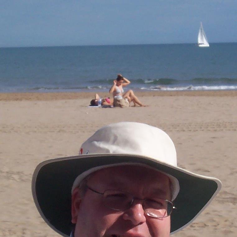 Pretend Canadian & so forth. Occasional traveler. Hockey fan. Male spinster.