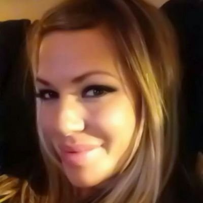On location beauty services provider in Kansas City specializing in airbrush makeup and tan and semi-permanent eyelashes.