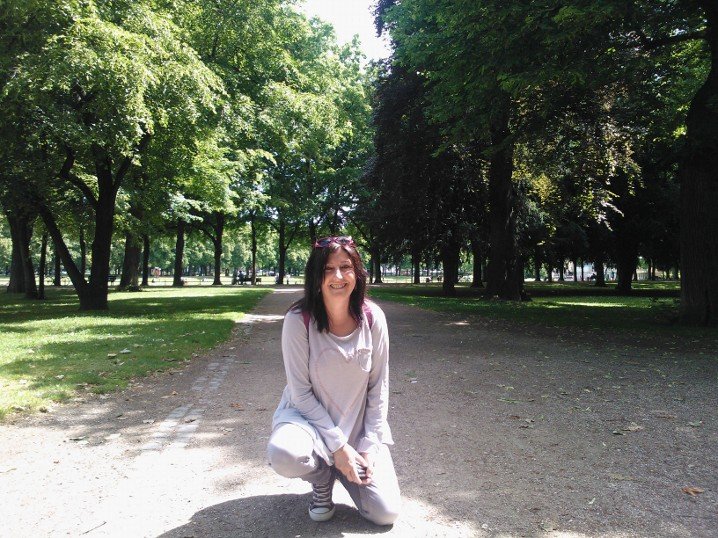 Mujer independiente, activista,defensora  por la Igualdad de Genero