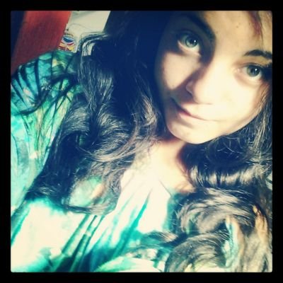 O olhar define sua capacidade de ser bom um sorriso derrota seu inimigo.....( sonhadora)