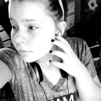 Im a singer I will do everything I can to be on a stage somewhere following my dreams, change can be good believe Belieber here sense2009 Forever&Always Lynnsey