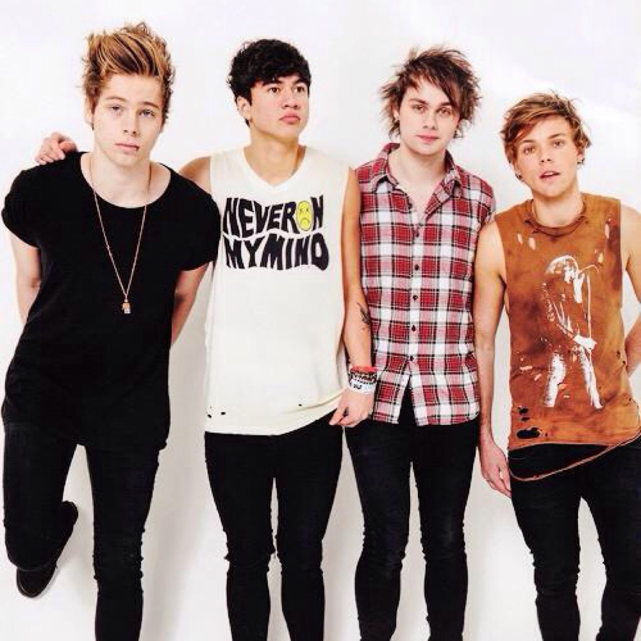 would_think_'s profile picture. ( @hemmohoranhug ) if you fav or retweet this i will love you forever- https://t.co/D7H6J48lSX