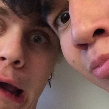 GO FOLLOW @HYPECXIFFORD BC WHY NOT ILYSM