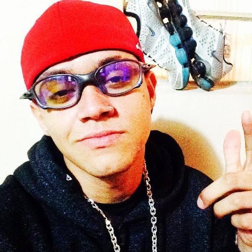 meu ídolo me ensinou que se apaixonar é treta .