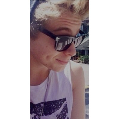 Life ain't easy || @blueskylukex