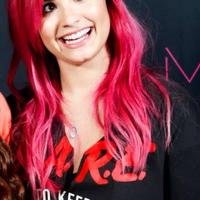 Porraaa é amanhã Os Seus 22 Aninhos' Demi Lovato!