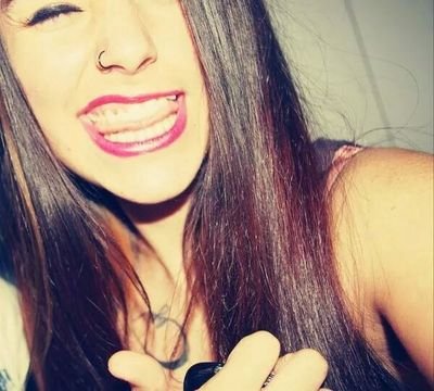 #Oye! Sigueme!♥
Soy de madrid, mi segundo nombre es Carla! ~_~ Diuuu xD 
Tengo un hijo, y no tengo novio 
u.u Soltera y tengo 17 xD