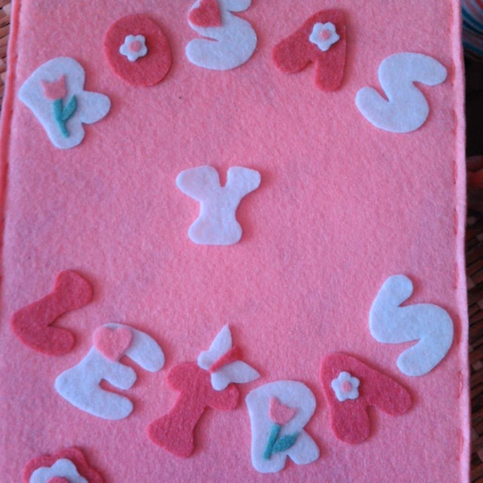 rosasyletras's profile picture. artesanía con fieltro... apasionadas por crear cosas nuevas y especiales. personalización total