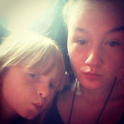 shelllauren_19's profile picture. 