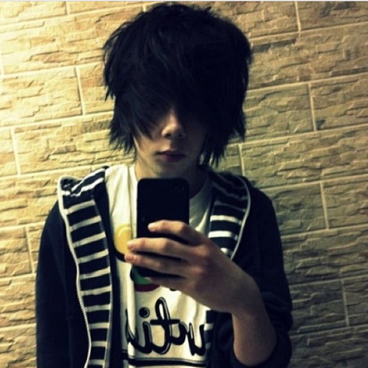 Yo I'm Justin im 18 single and bi. I can be rad at times.